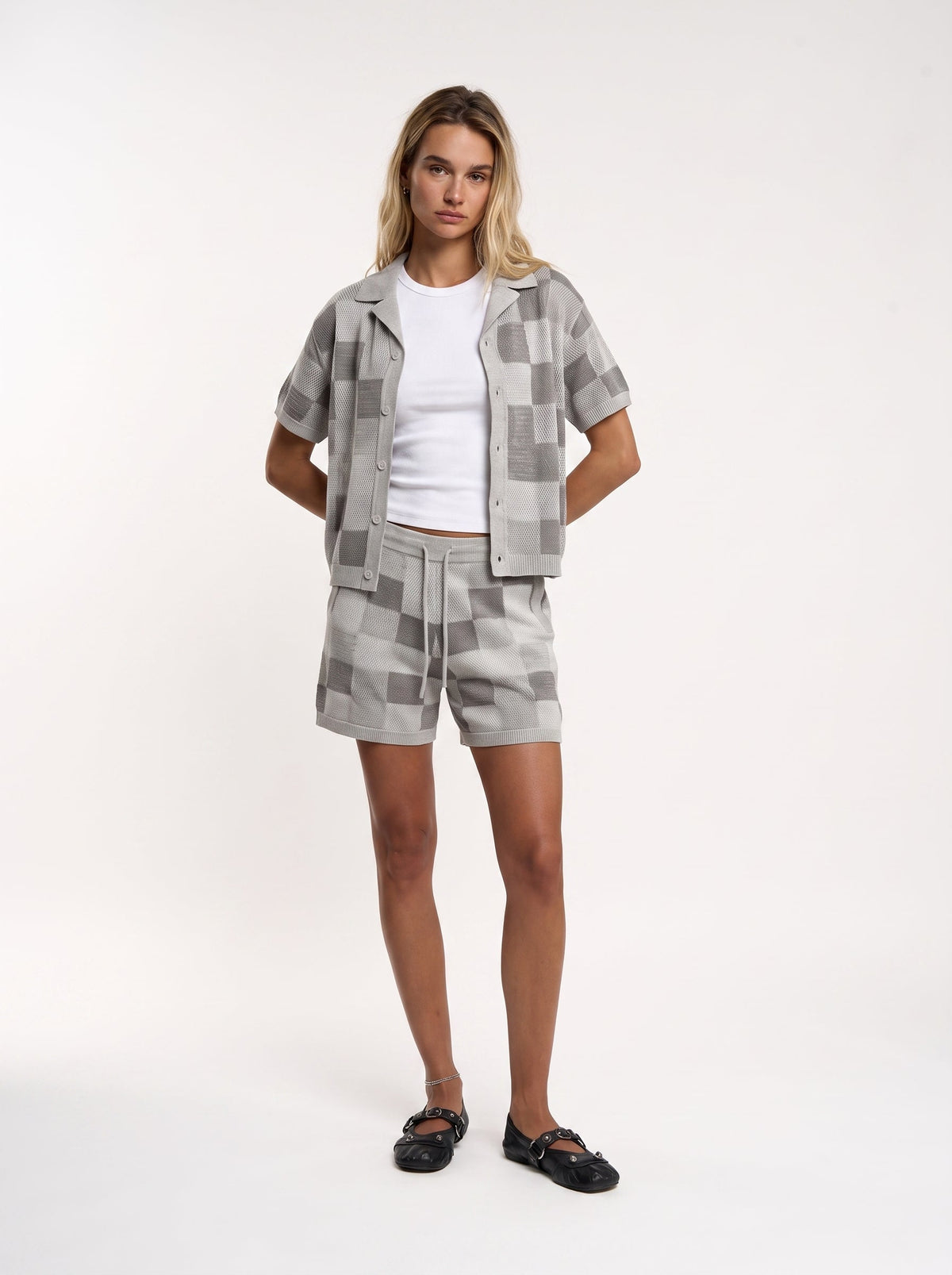 ESSNTL Pixel Set Grey Woman